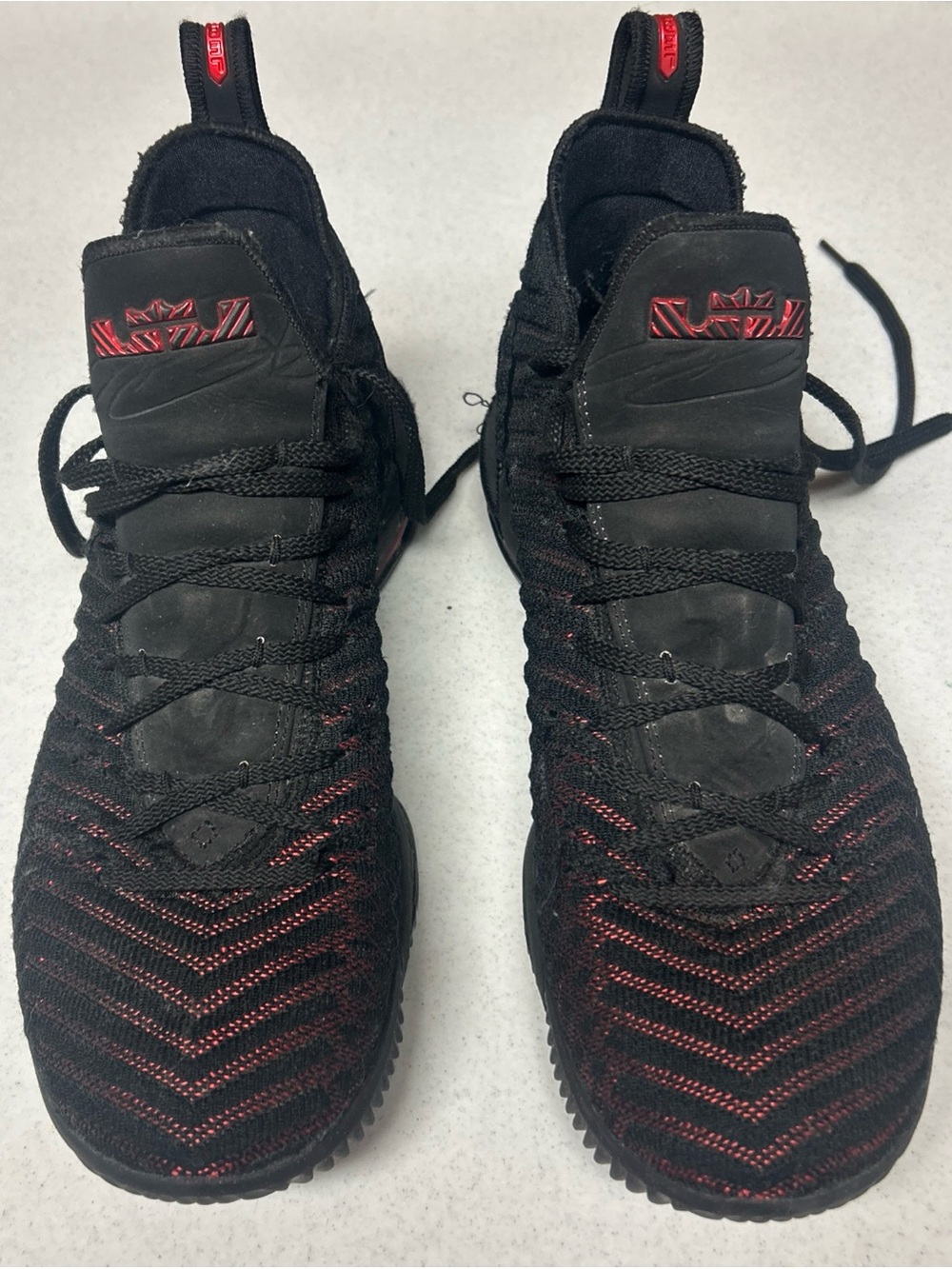 Nike LeBron 16 Fresh Bred Black Red Men's Basketball Shoes Size 11.5 EXCELLENT